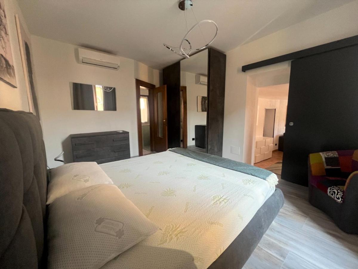 Apartment In Central Square With Lake View Ленно Екстер'єр фото