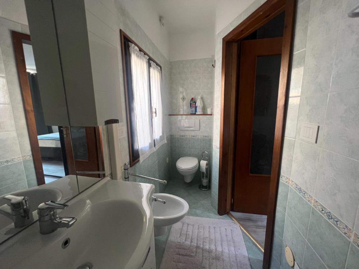 Apartment In Central Square With Lake View Ленно Екстер'єр фото