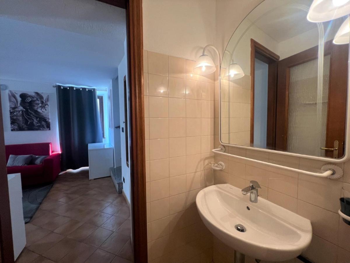 Apartment In Central Square With Lake View Ленно Екстер'єр фото