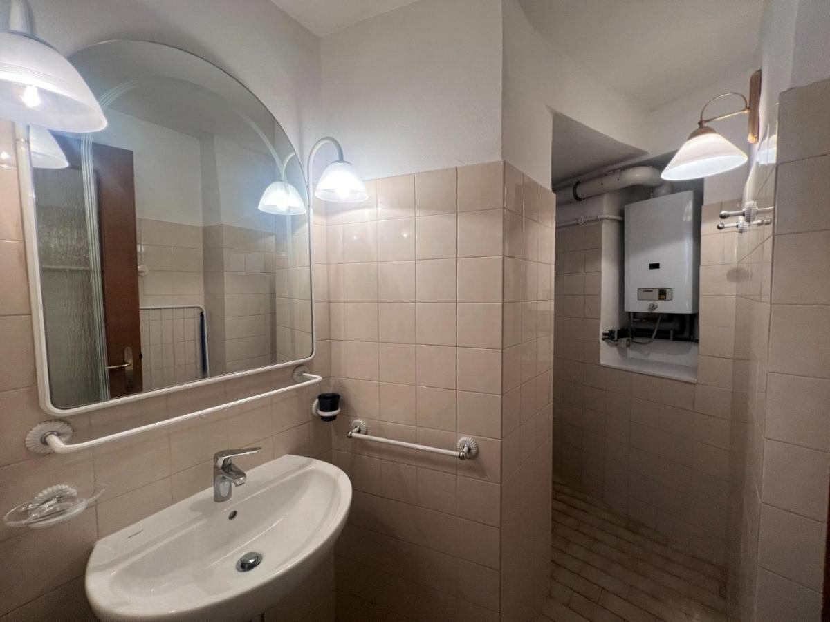Apartment In Central Square With Lake View Ленно Екстер'єр фото