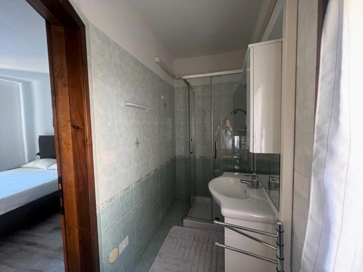 Apartment In Central Square With Lake View Ленно Екстер'єр фото